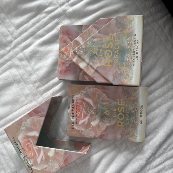 The Rose Oracle Cards - Picture 2 of 2
